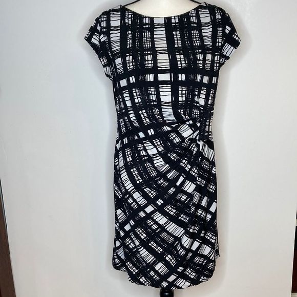Gabby Skye Dresses & Skirts - Gabby Skye Dress Black Ivory Abstract Knit Dress